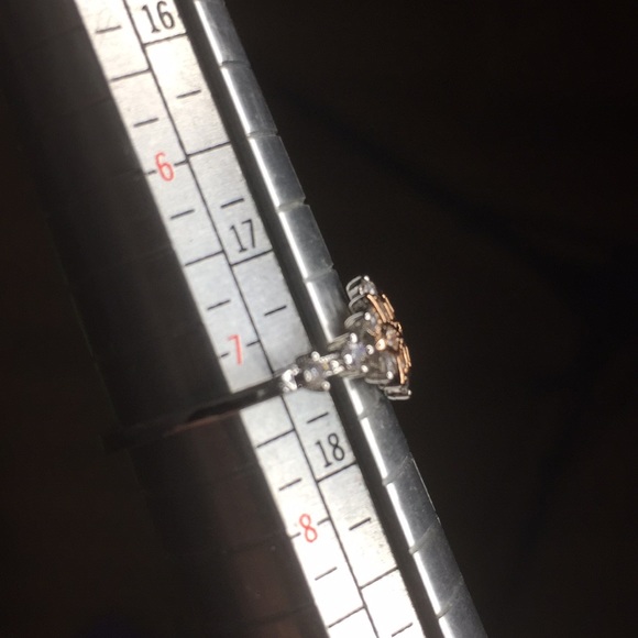 COPY - Host pick!! ❄️🌸 Snowflake/flower ring❄️🌸 - Picture 2 of 5